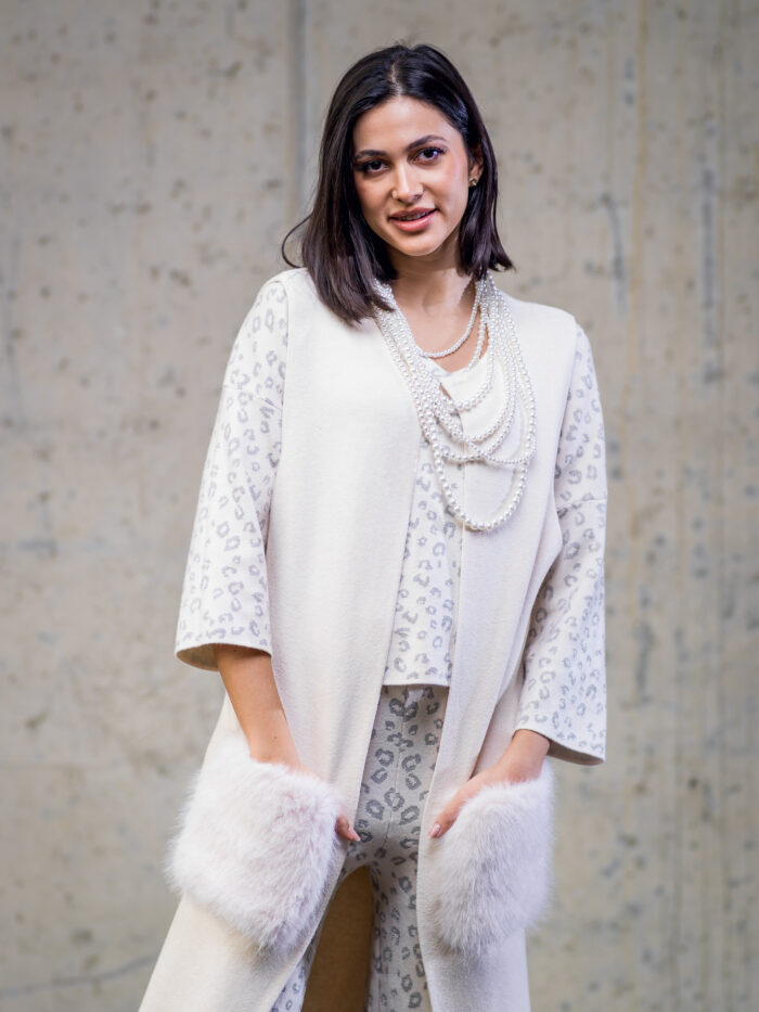 00212Yasmina 29.11.25 2